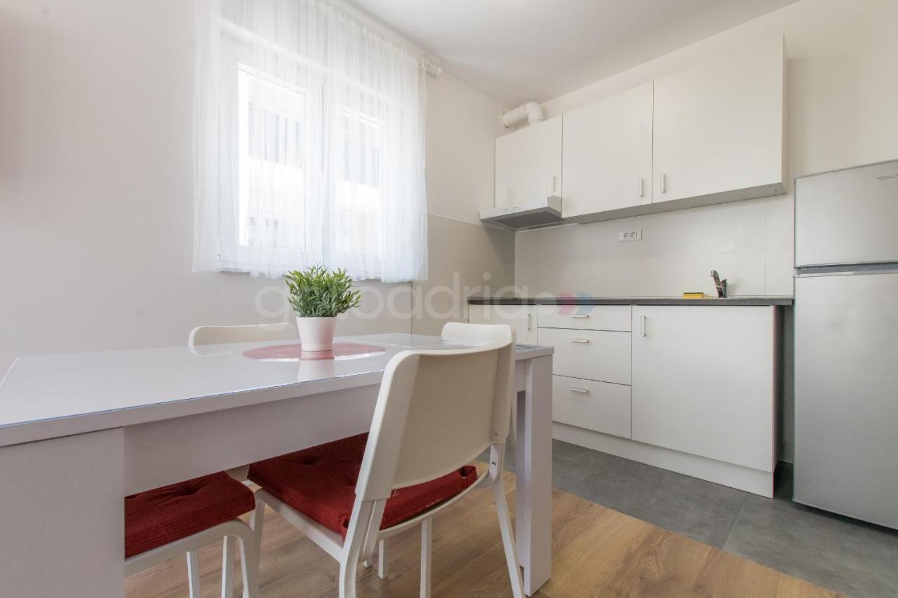 Sea View Apartments Pezze Макарска Экстерьер фото